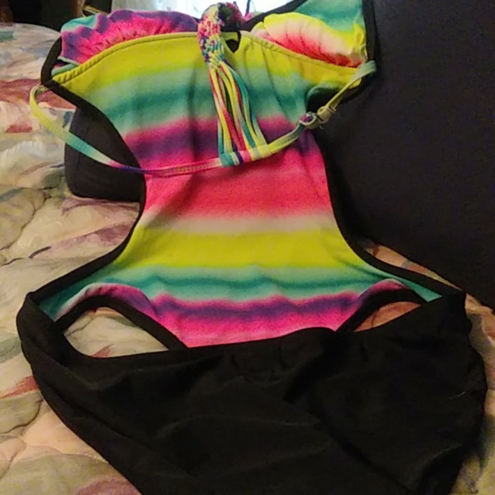 Bathing suit - Picture 2 of 3